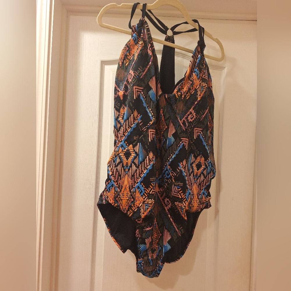 Womens one Piece Geometric Black and Orange Swimsuit 3X (24/26)